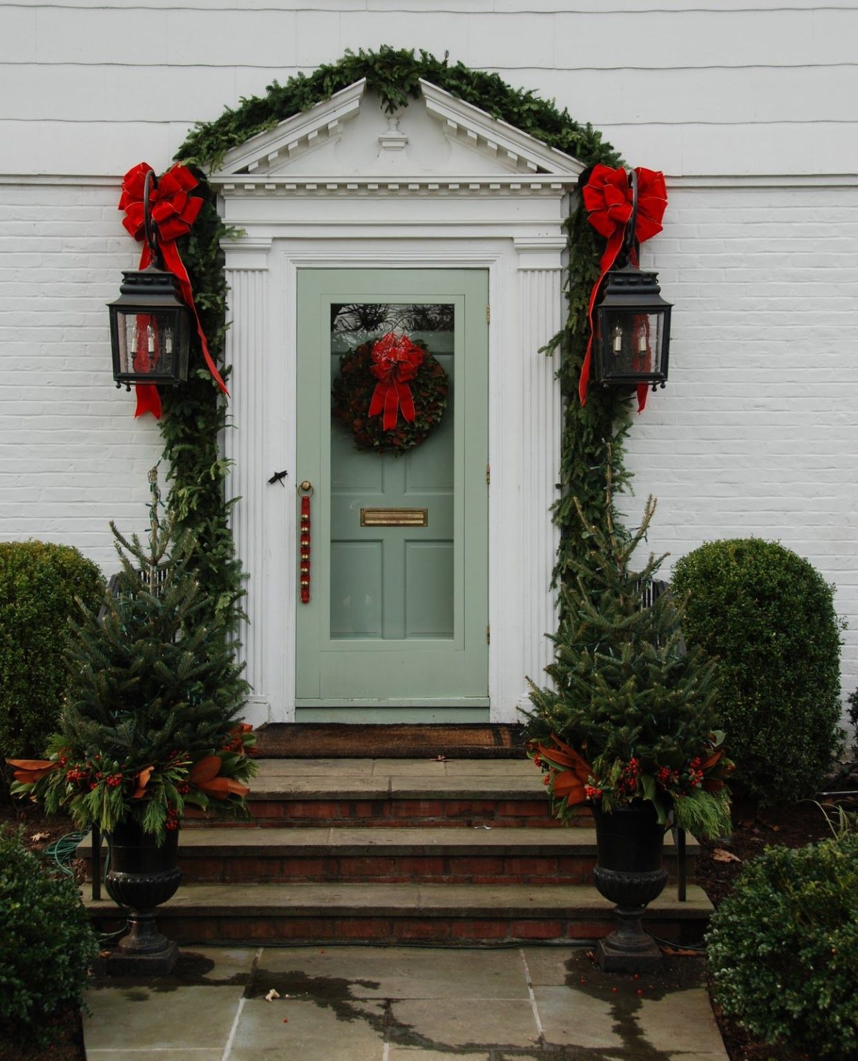 50+ Enchanting Christmas Front Door Ideas to Elevate Your Curb Appeal