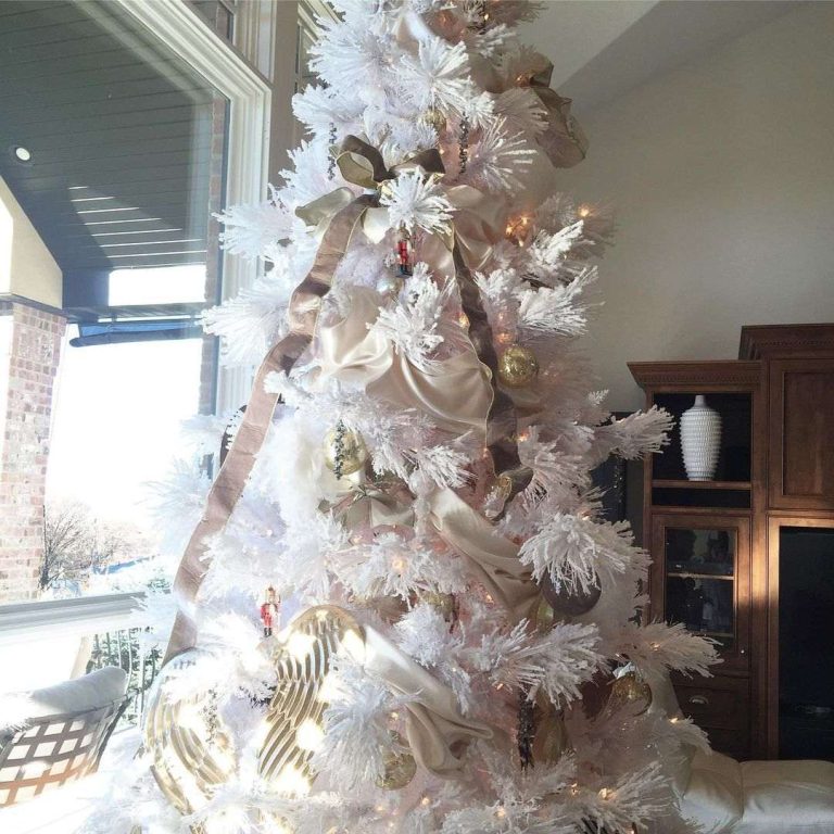 Decorating a White Christmas Tree Tips, Tricks, and Trending Ideas